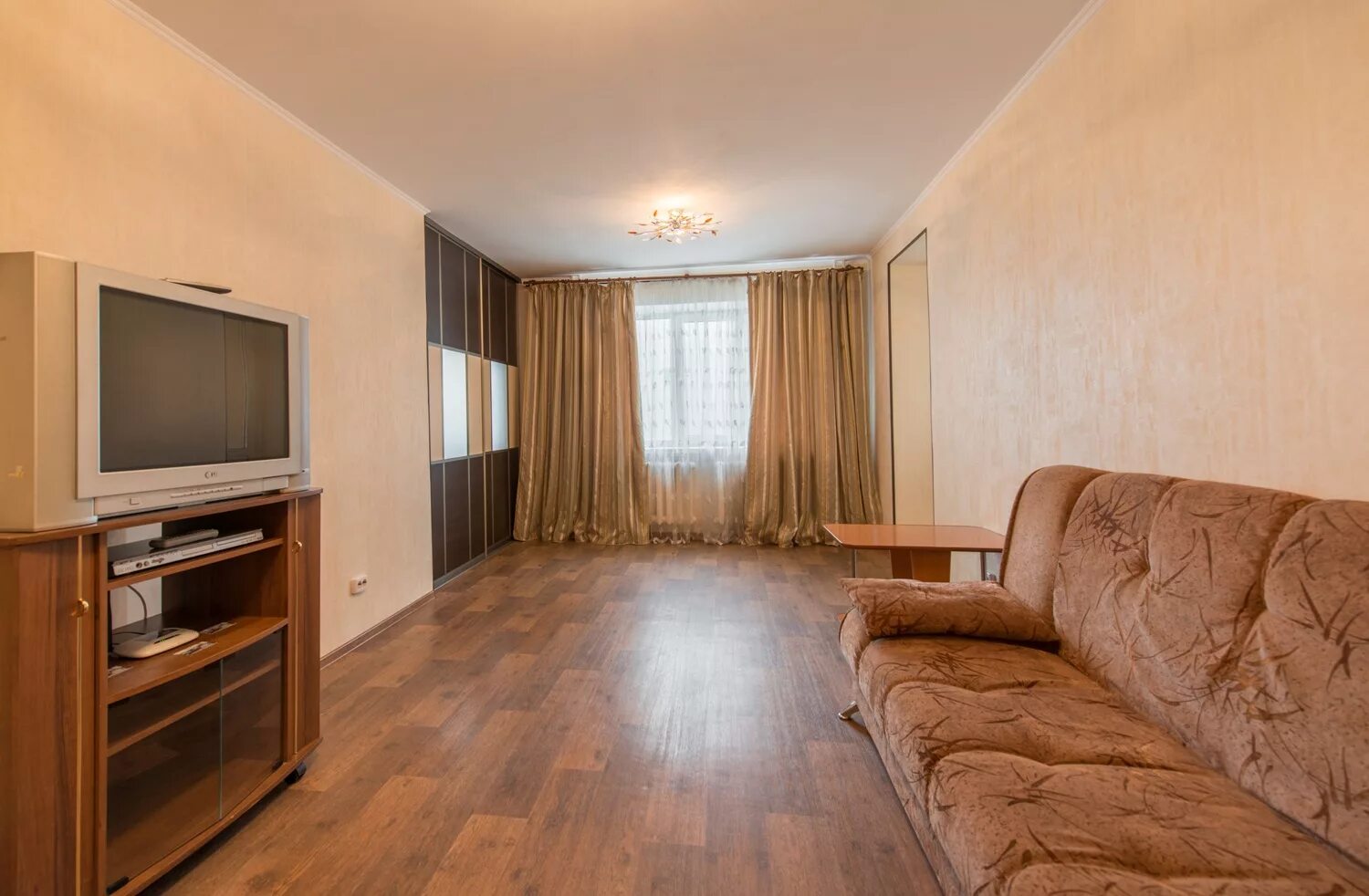 Двухкомнатная квартира красноярск. Шахтеров снять квартиру. Шахтеров снять квартиру. Горняков 57 квартира 13. Шахтеров снять квартиру.