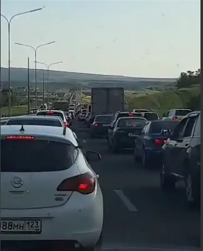 Выехать из симферополя. Телевидение крыма автомобили. севастополь вид из машины. пробки 12 августа 2025 на выезде из симферополя в феодосию.