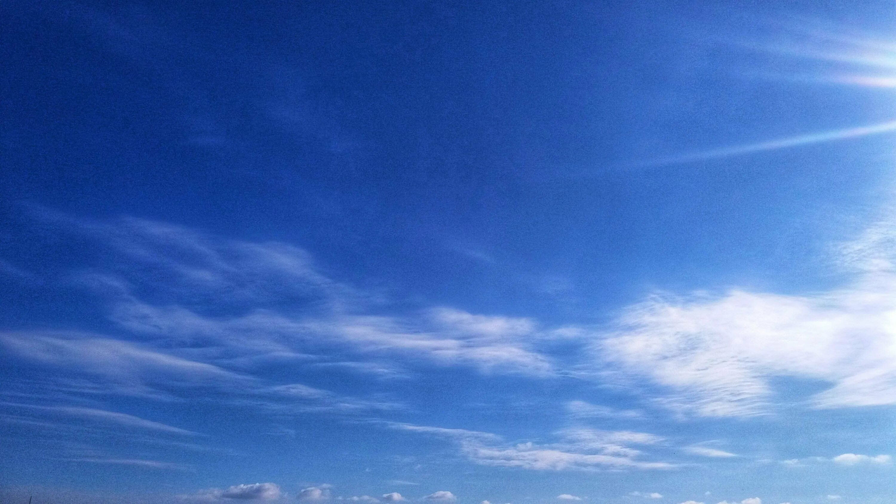 Чистое ясное небо. Голубое небо. Безоблачное небо. Голубое небо с облаками.