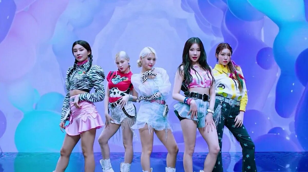 Chromance wrap me. Momoland chromance. момолэнд wrap me in plastic. chromance группа. wrap me in plastic momoland, chromance.