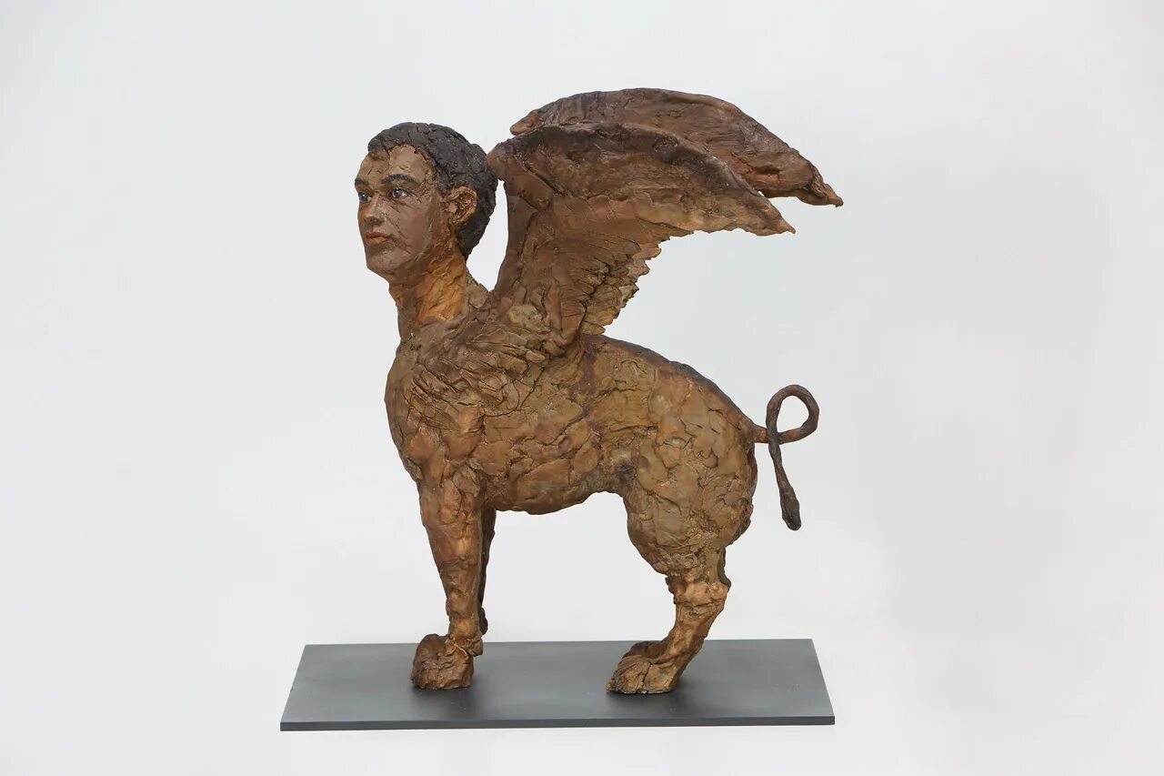 Мир фигур 63 глава. Urartu-Bronze-Sphinx. Работа 2017 года немецкого скульптора Стефана Балкенхола.