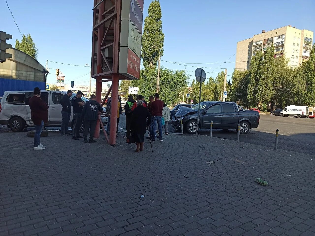 Авария в Юго Западном районе Воронеж. Авария на проспекте патриотов Воронеж. Воронеж 2020.