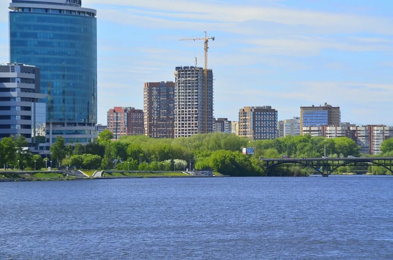 Жк ольховский парк. Макаровский парк Екатеринбург. Ольховский парк Екатеринбург пруд. Макаровский ЕКБ дом.