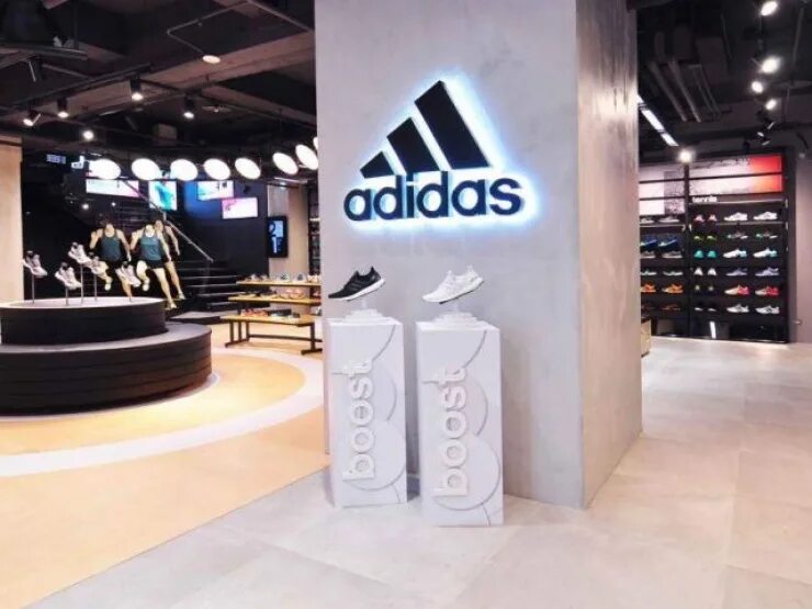 Магазин адидас. Продукция адидас. Магазин адидас фото. Adidas фото магазинов. Работы адидас