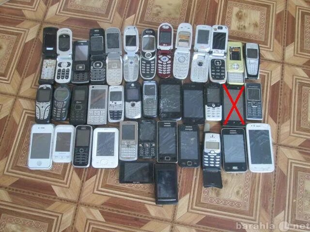 Неисправный телефон. Корпус iphone xs max. Разбитый сотовый телефон. Поломка телефона. Айфон 7 сломанный.