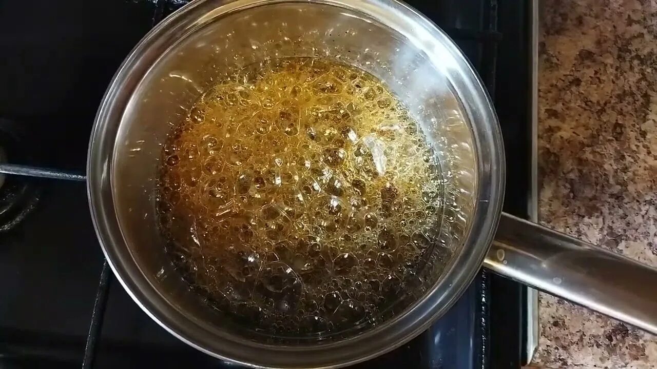 Карамель рецепт в кастрюле. Как сварить мягкую карамель. Сахар или соль. Карамель из сахара и вода рецепт. Карамель из сахара и вода рецепт.