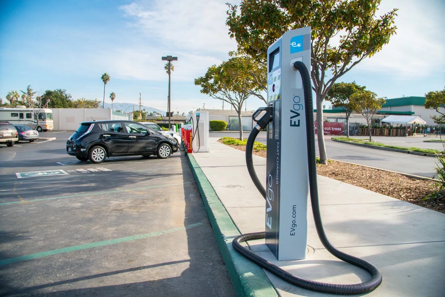 Зарядные станции для бизнеса. Electric vehicle Charging Station. ABB Charging Station 300 KW. Зарядка для электромобиля. Настенные зарядные станции для электромобилей.