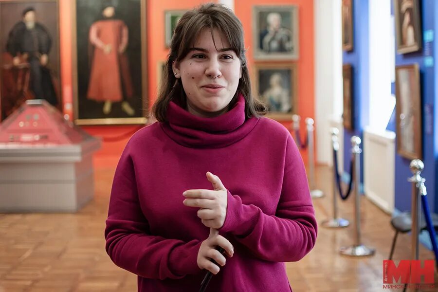 Экскурсовод в музее вакансии. Работник музея. музейный работник-экскурсовод. экскурсовод в исторический музей. музейная стилистика.