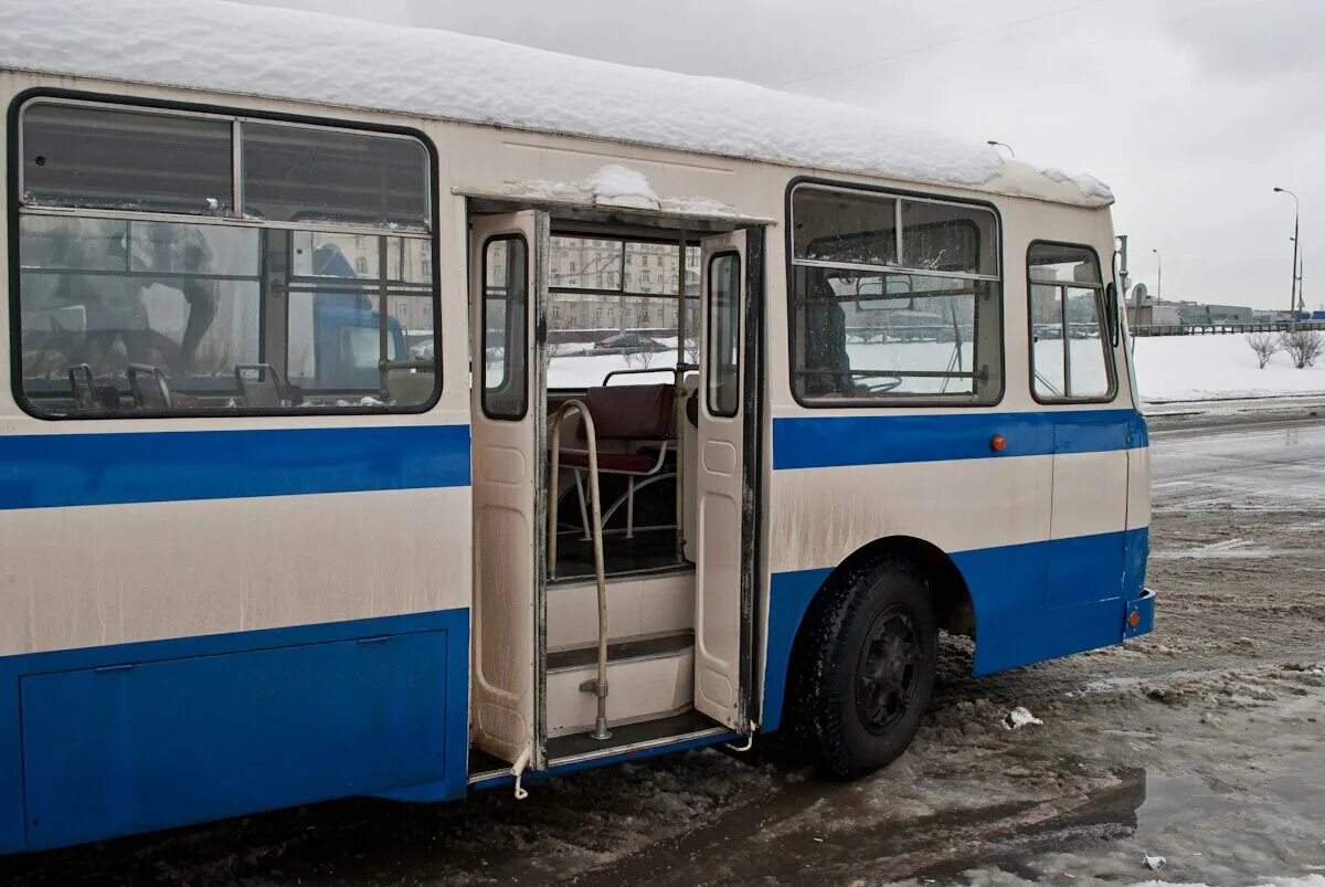 ЛИАЗ 677 перронный. ЛИАЗ 677 голубой. ЛИАЗ 677 бело голубой. ЛИАЗ 677 дизель.