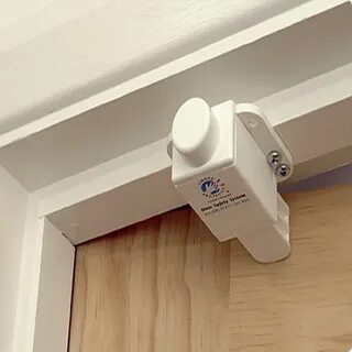 Розетка дверная