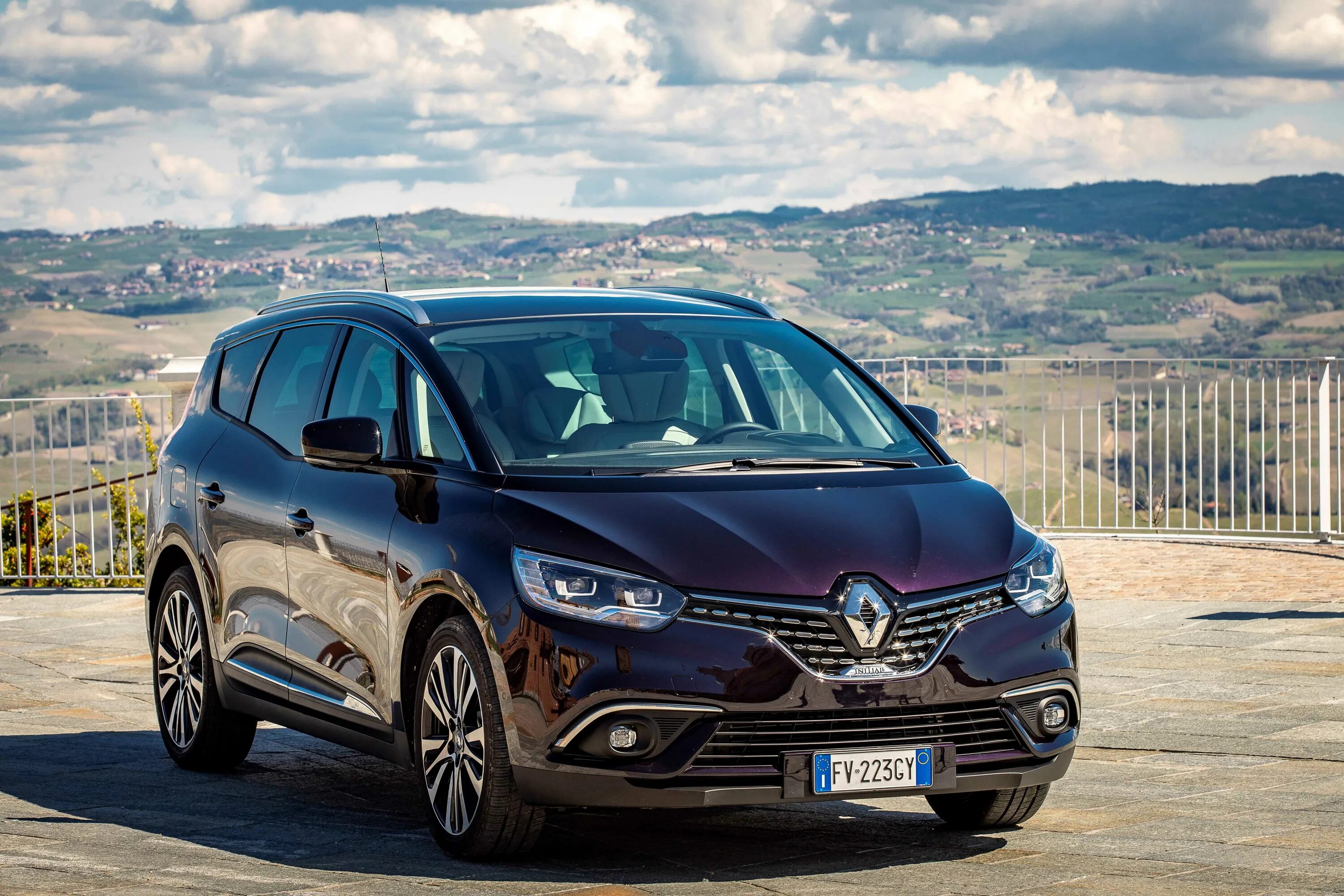 Рено сценик 4 отзывы. Renault Grand Scenic 2020. Рено Гранд Сценик 4. Рено Гранд Сценик 2016. Рено Гранд Сценик 2017 года.