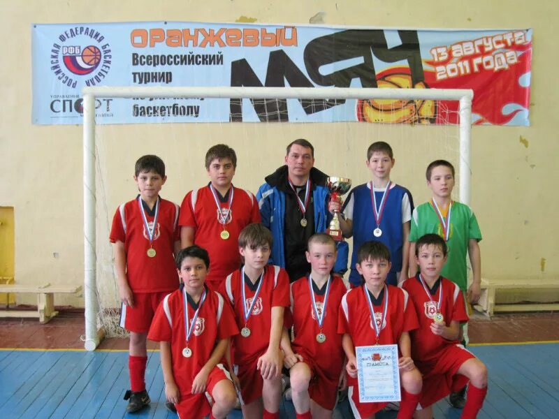 Футболка школа футбола для детей. Юниор ульяновск. Футбольная школа ульяновск. Юниор логотип. Квадрат футбольная школа.
