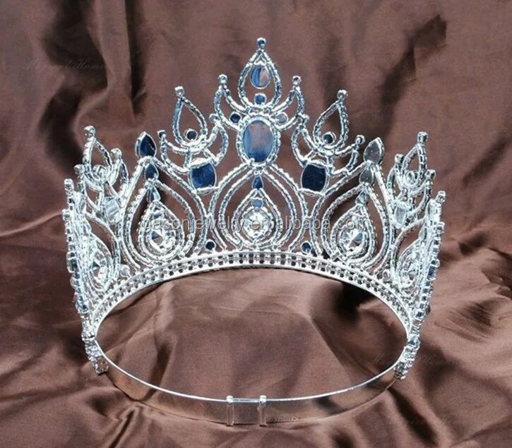 Прекрасная принцесса в короне. Какую корону. Винтажная тиара,король,королева. Корона тиара диадема сказочная. Диадема корона королевская золотая.