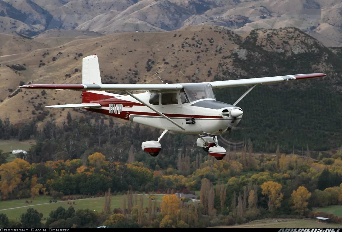 Сесна 172. Самолет Cessna 172. Cessna 172 самолёты Cessna. Cessna 172 красная. Однодвигательный Cessna 172s.