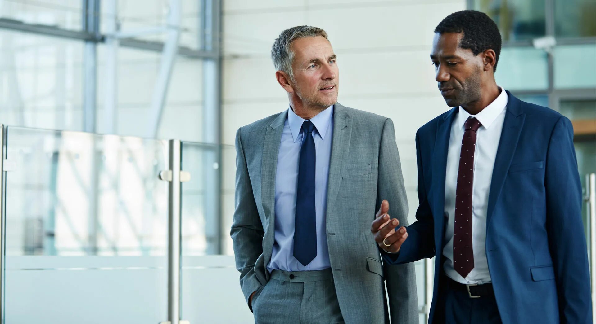 Как правильно ехать на велосипеде по дороге. 2d в обратной рядности. Движение строгий. Организация работы поездного диспетчера. 31.