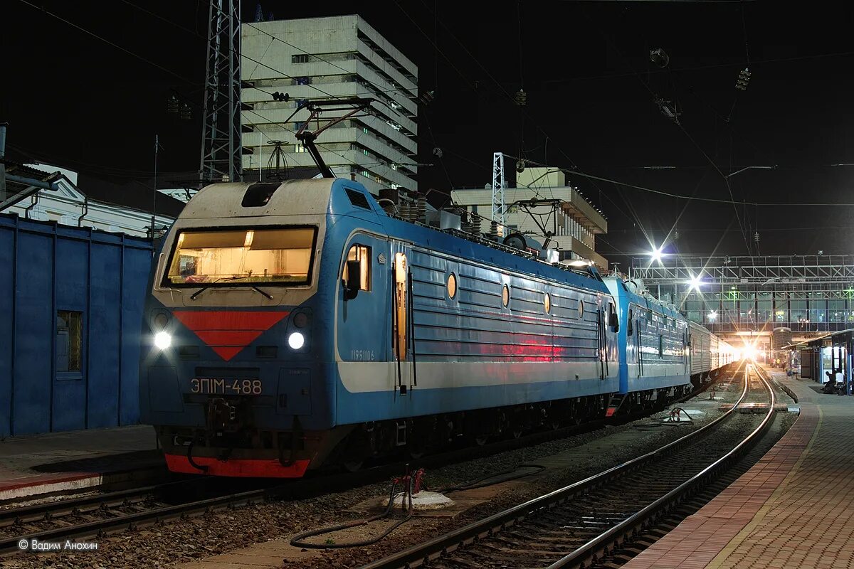 поезд с ростова до махачкалы. ростов главный санкт петербург поезда. эп20 001 электровоз сочи. электровоз эп1м 666. ростов главный санкт петербург поезда.