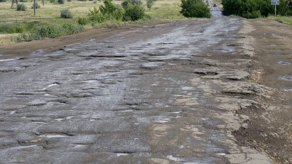 Дороги Саратовской области. Разбитые дороги Саратова. Плохие дороги Саратовской области. Саратов дорога.