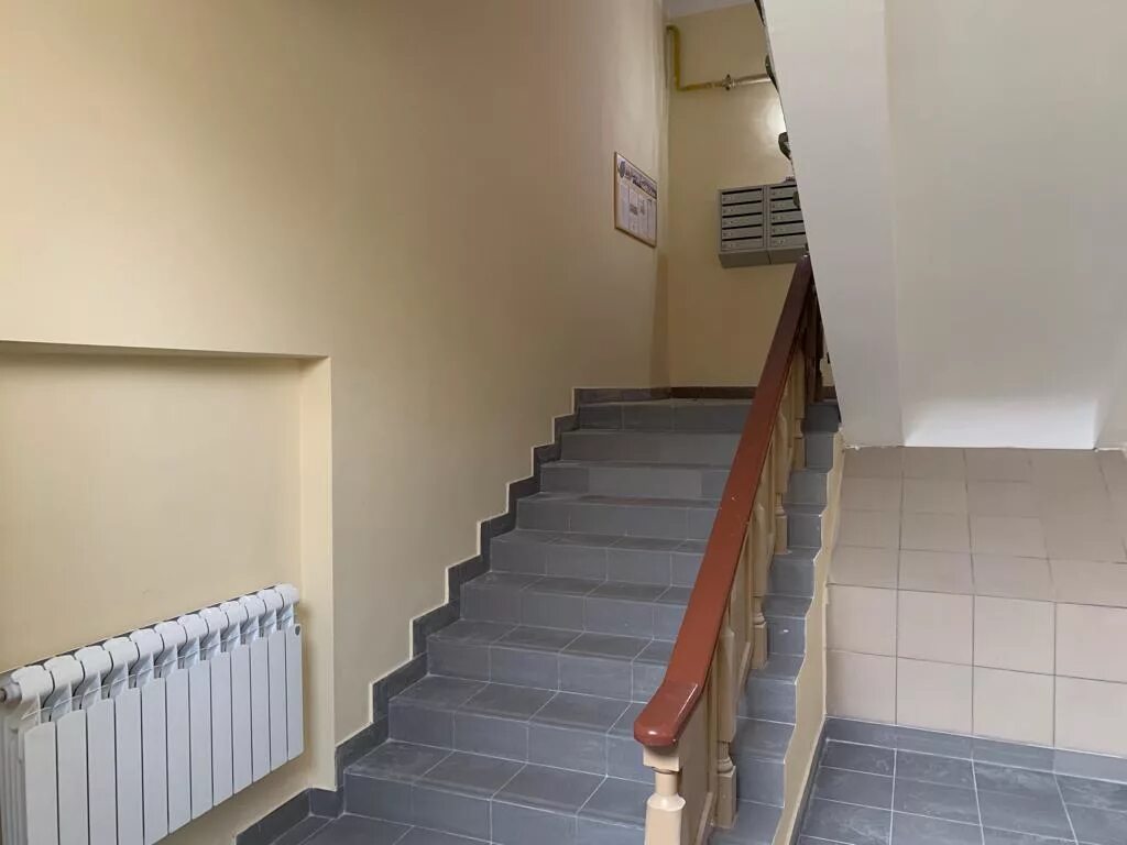 2 подъезд мо рф. Варианты покраски подъезда. Бежевый цвет стен в подъезде. Капремонт подъезда. Отделочные работы подъездов расценки.