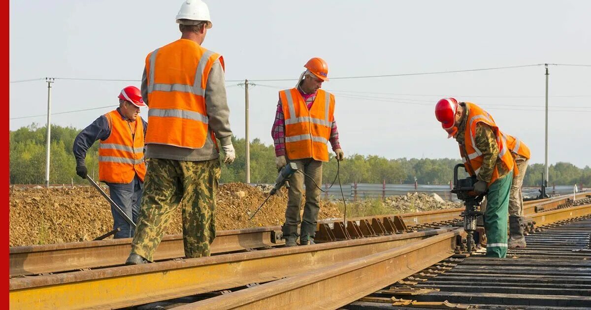 Восстановление движения поездов. Железнодорожный подвижной состав. Сход по Белгородской области вагонов. ЖД очистка вагонов молотком. Сход поезда.