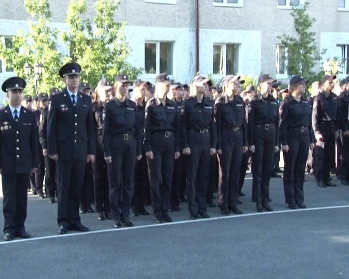 Полиция построение. Школа милиции в Екатеринбурге после 11. Полиция в строю. Академия полиции Екатеринбург после 9 класса.