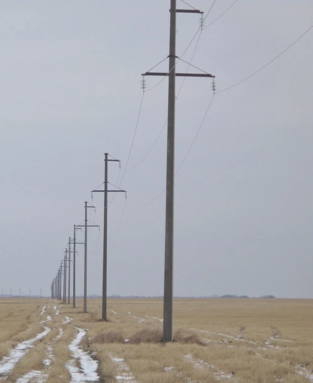 Опора вл 35 кв железобетонная. Высоковольтная линия 35 КИЛОВОЛЬТ. Высоковольтные линии 35 КВТ. Линии электропередач 35 кв.