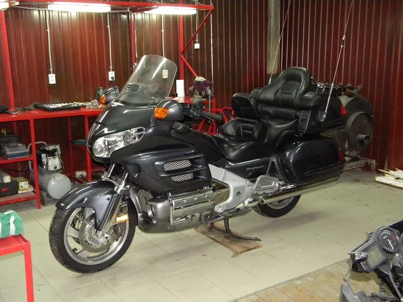 1800 технические. Honda Gold Wing 1993. Honda Gold Wing 1600. Honda Gold Wing 1 поколение. Honda gl1800 ,ТТХ.