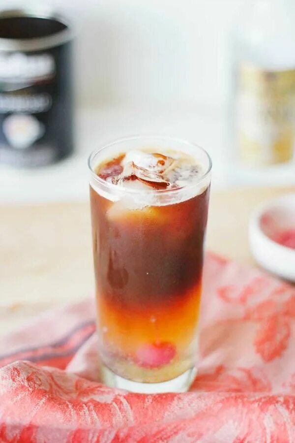 Рецепт эспрессо тоника. Espresso tonic. Эспрессо тоник. Экспресс тоник кофе. Рецепт эспрессо тоника.