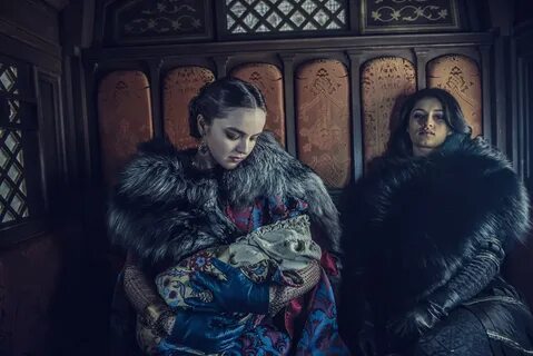 Йеннифер (Аня чалотра) и королева Калис (Изобель Лайдлер) (4 серия, 24 янва...