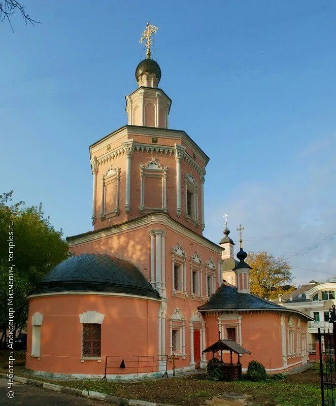 Храм троицы в хохлах в москве. Храм Святой Живоначальной Троицы в хохлах. Троицкая Церковь Хохловский переулок. Церковь Святой Троицы в хохлах в Москве. Храм Святой Живоначальной Троицы в Хохловском переулке.