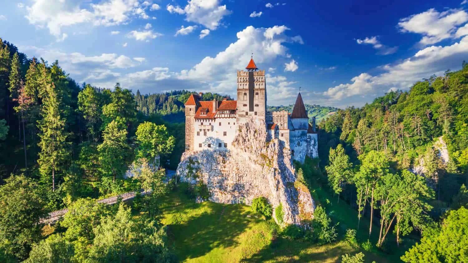 Как еще называют замок бран в румынии. Румыния. Румыния вампиры. Romanian Castle. Wallachia город.
