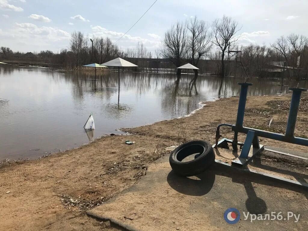 Уровень воды в урале на 10 часов. Река кумак в Оренбургской области. Река Урал Оренбург. Паводок. Водохранилище на реке Урал.