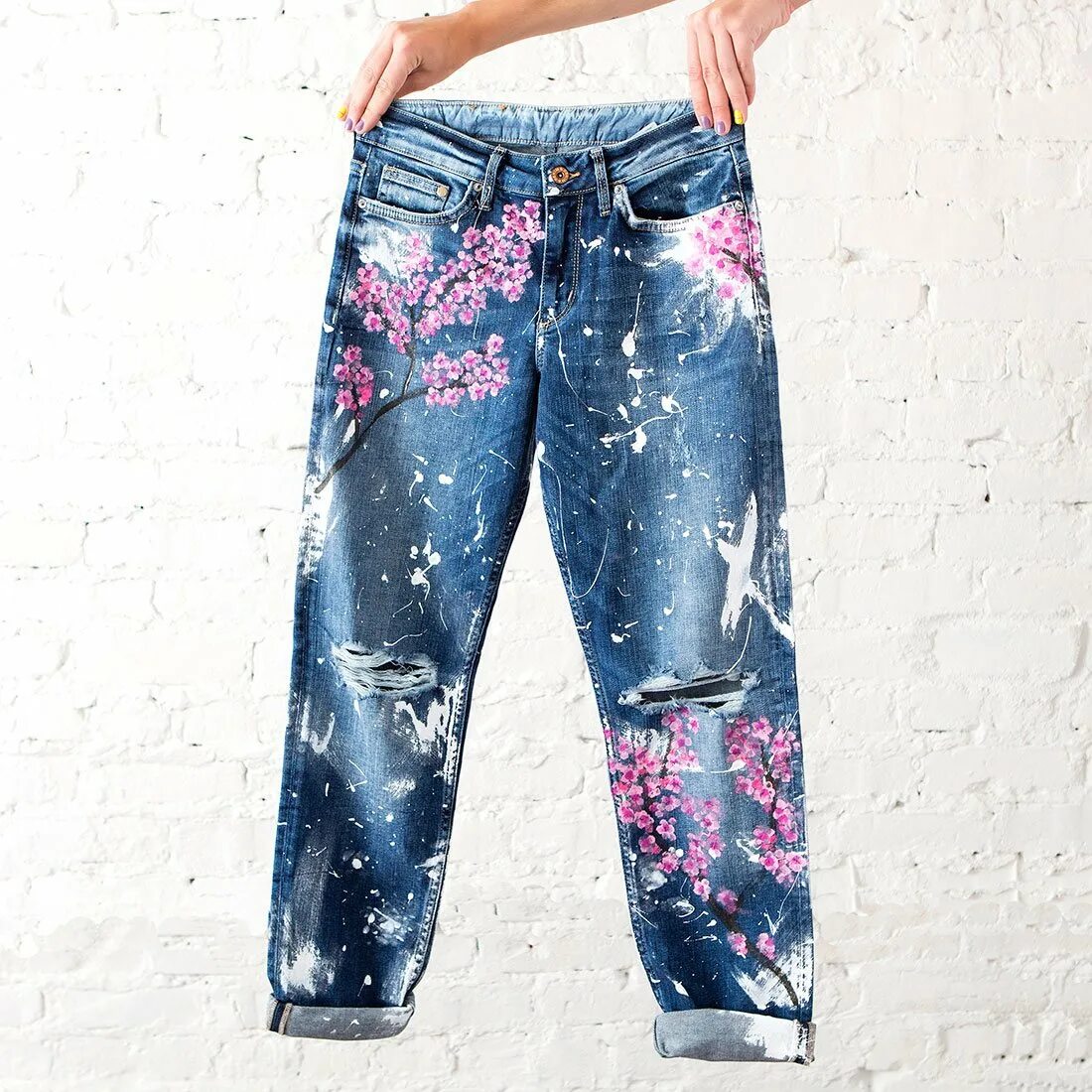 Разрисованные джинсы. Джинсы декорированные. Разукрашенные джинсы. Расписные джинсы.