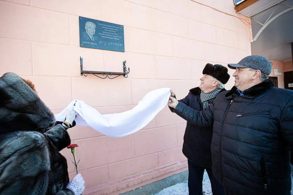 Красноуральский сельсовет оренбургского. Красноуральская СОШ Оренбургского района 9 января. Красноуральский сельсовет Оренбургского района. ДК Красноуральский сельсовет. Красноуральская Сельская больница 9 января Оренбургская область.