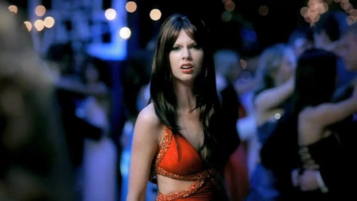 You belong with me тейлор. Swift you belong with me. Тейлор свифт you belong with me. Swift you belong with me. Taylor swift в клипе belong.