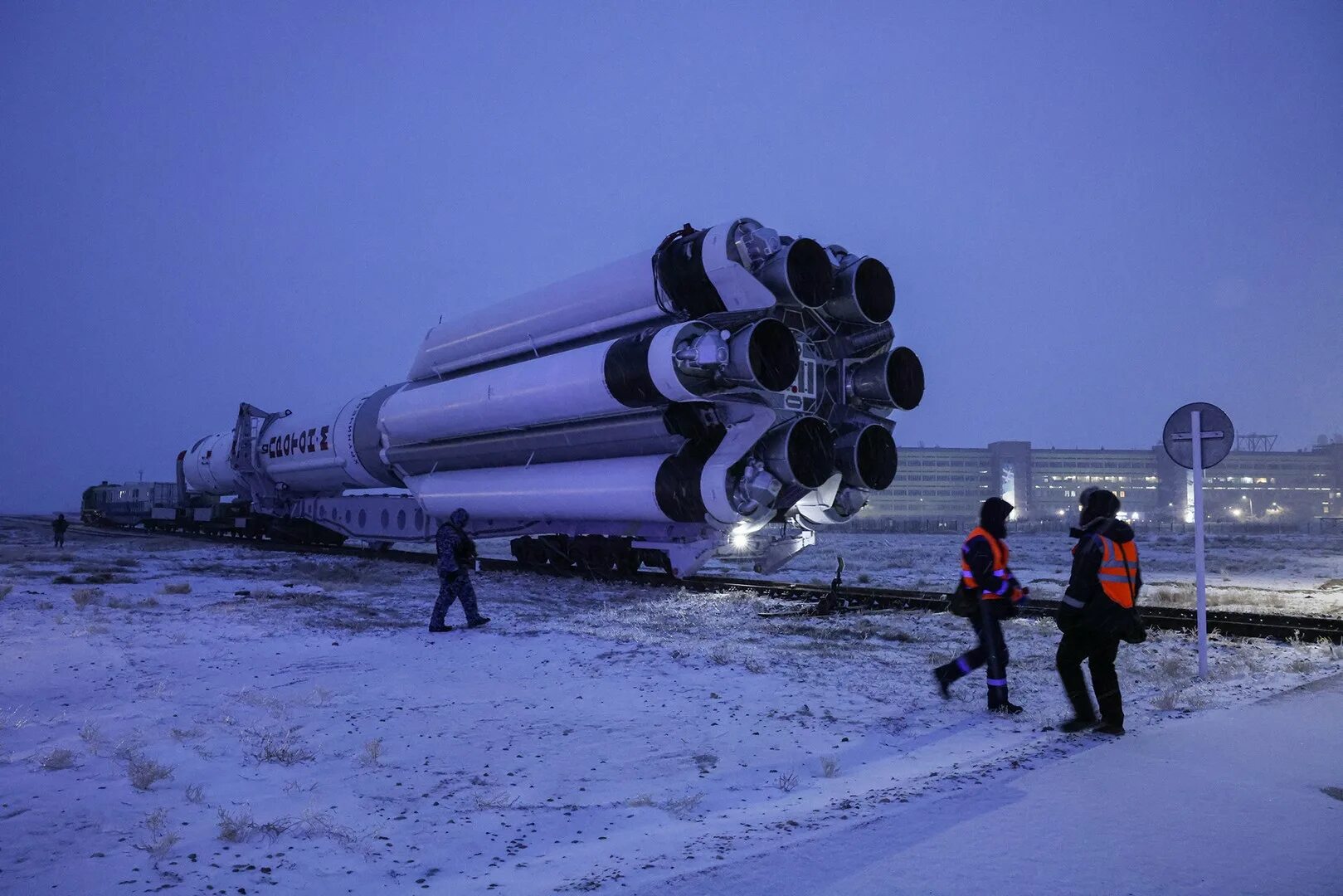 ракета с запуском. ракета 2023. ракета 2023. ракета 2023. запуск первого спутника.