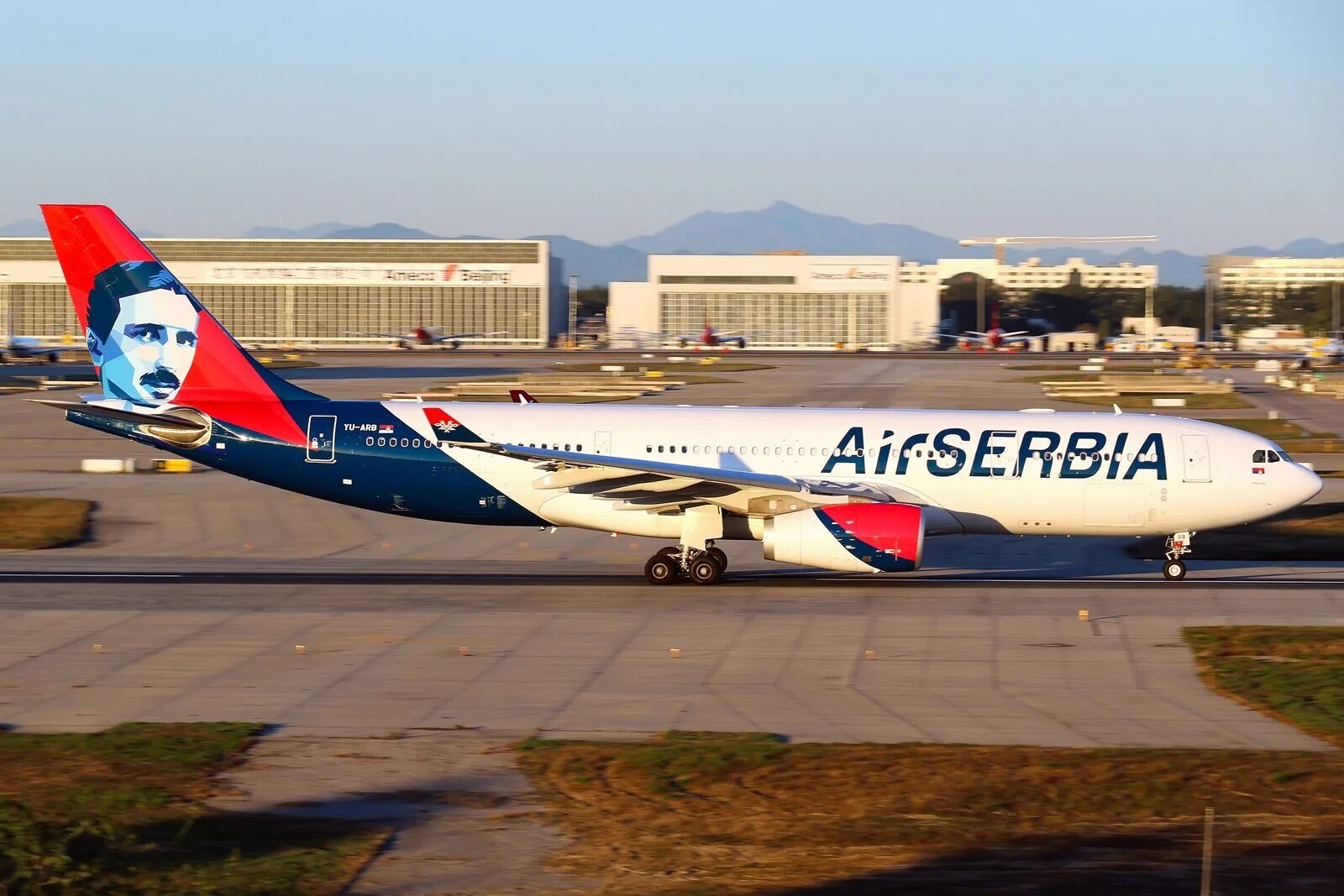 Аир сербия купить авиабилеты. A330-200 Air Serbia. Авиакомпания АИР Сербия. Airbus a319 Air Serbia. Air Serbia a330 Tesla.