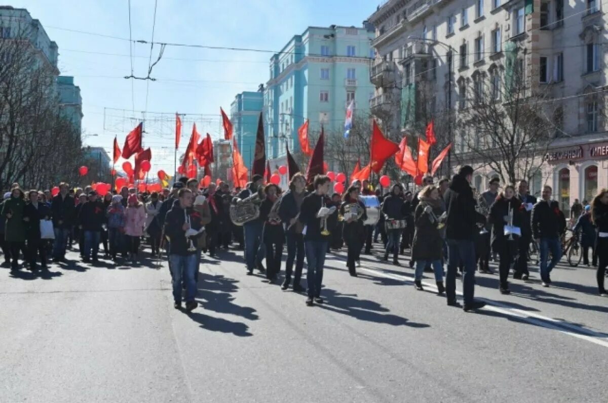 1 мая мурманск. Шествие 1 мая. Первомайское шествие в Москве. Праздничные шествия и парады. Первомай праздник весны.