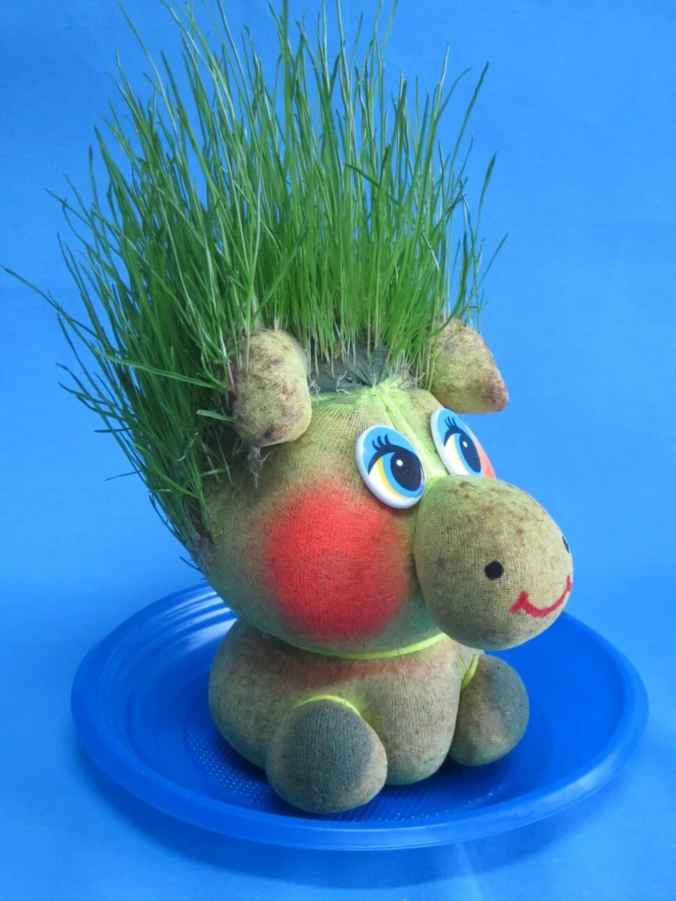Растущая трава животные