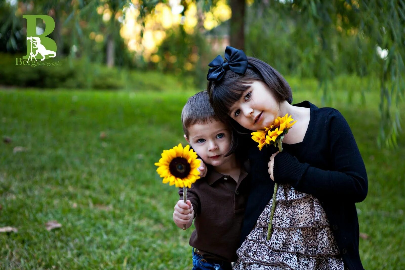 Brother brother. Fujian brother sister. Мои братья и сестры обои. Sister virodar