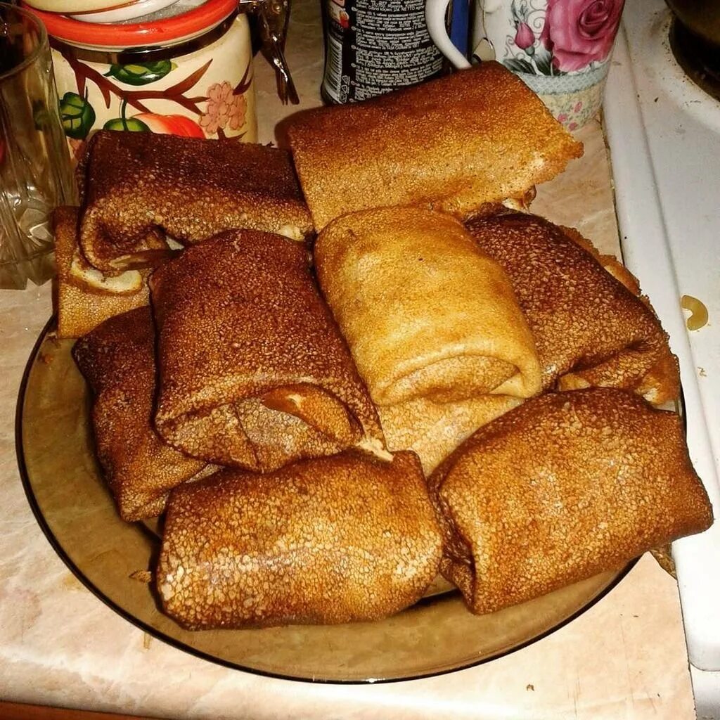 блины с мясной начинкой. блины с творогом и зеленью. блинчики с начинкой. блины фаршированные мясом. блинчики с фаршем.