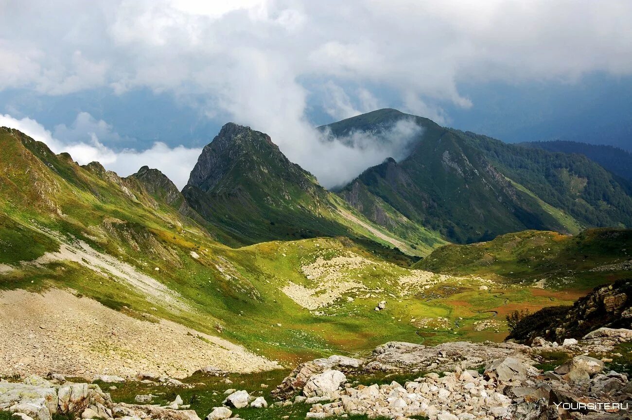 Гора горе горный горка. Ачишхо красная поляна. гора ачишхо красная поляна. хребет ачишхо красная поляна. вершины горы ачишхо.