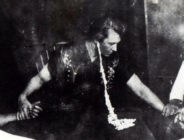 Реальные медиумы. Реальные медиумы. Дэвид томпсон эктоплазма. Реальные медиумы. Хелен дункан.