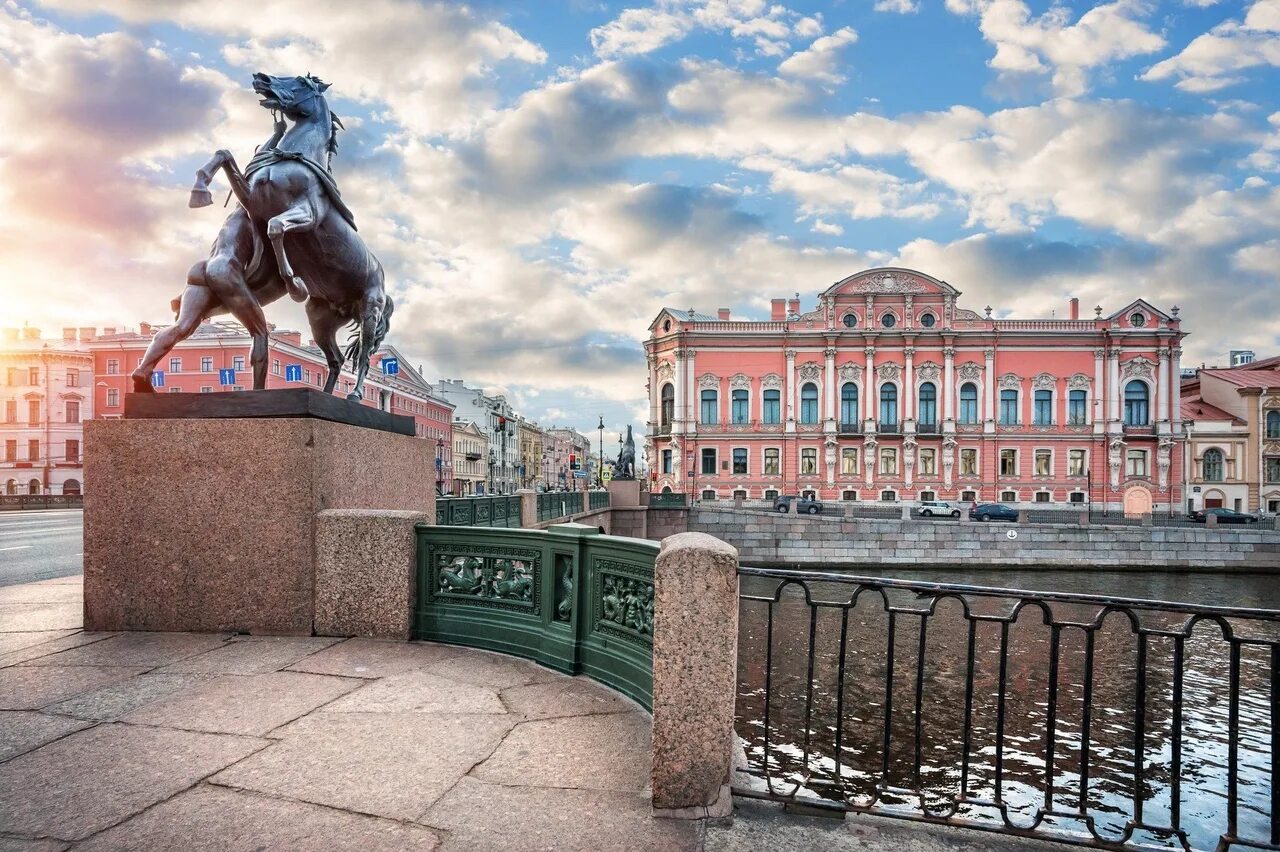 Аничков мост в Санкт-Петербурге. Река Фонтанка Аничков мост. Куда сходить в питере в мае 2024