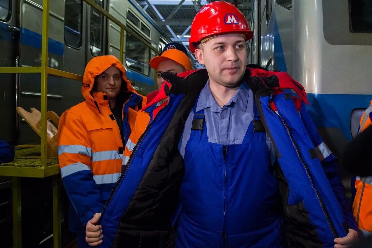 Спецодежда работников депо метрополитена. ГУП Московский метрополитен электродепо «Печатники». Работники Московского метрополитена. Сотрудники Московского метрополитена. Работник московского метрополитена