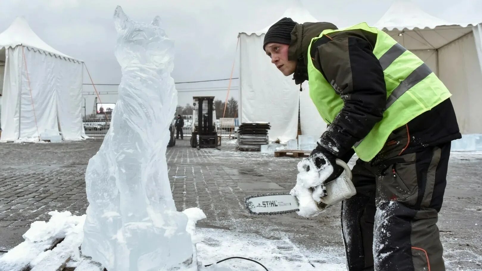 Погода февраль вологда. Ледовые скульптуры. Музеон ледяные скульптуры. Iceland ледяные скульптуры. Ледовые скульптуры Кострома.