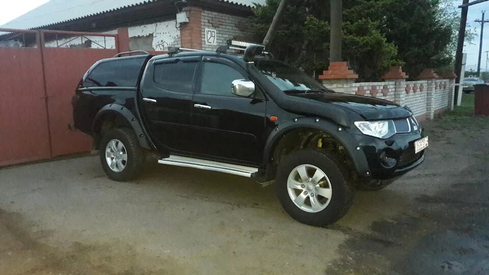Дуги на митсубиси л200. Митсубиси л200 в лесу. Форум клуба л200. Mitsubishi l200 2012 года красного цвета. Митсубиси л200 тюнинг.