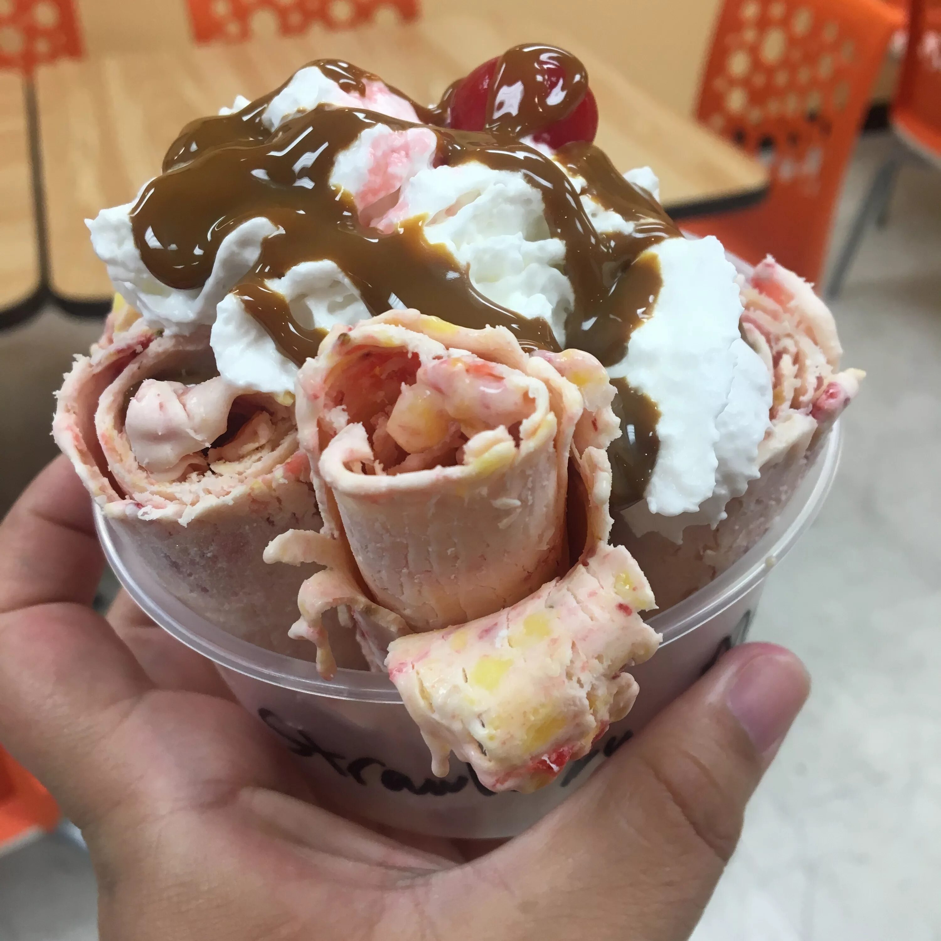 Марожное милк айк крем. У вкусного мороженого род. Сливочный пломбир. У вкусного мороженого род. Тайское мороженое.