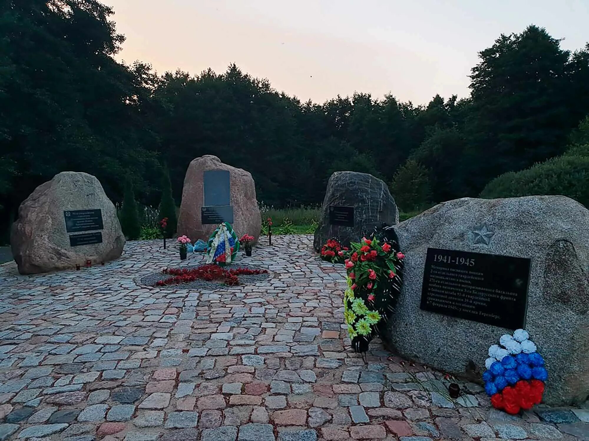 Народный мемориал. Памятник воинам-мотоциклистам в калининграде. мемориал мотоциклистам. памятник воинам мотоциклистам в калининградской области. народный мемориал воинам мотоциклистам в калининграде.