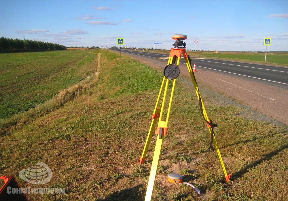 Аренда линейных объектов. Геодезия GNSS. Геодезист с ГНСС. Топографическая съёмка GNSS. Приборы для геодезической съемки.