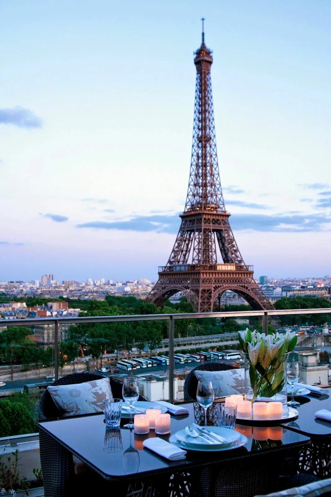Эйфелева башня (la Tour Eiffel). Эйфелева башня в Париже фото. Ресторан на Эйфелевой башне в Париже. Шангри ла Париж.